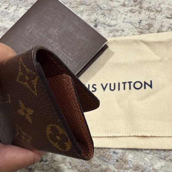 Louis Vuitton 6 Key Holder - Picture 5 of 13